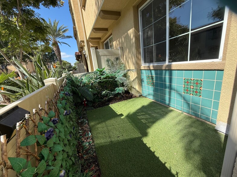 Building Photo - 1460 Mockingbird Ct