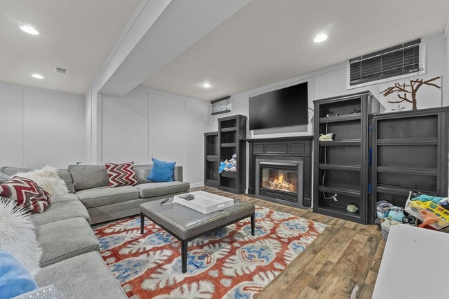 Building Photo - 4039 Cray Dr