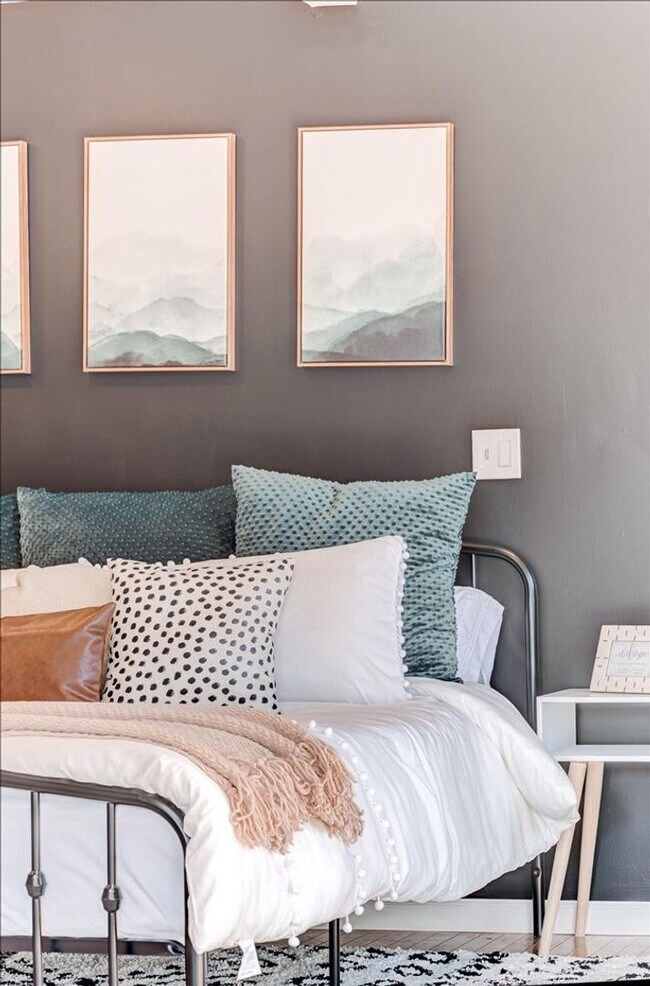 Building Photo - 441 Burlingham Rd