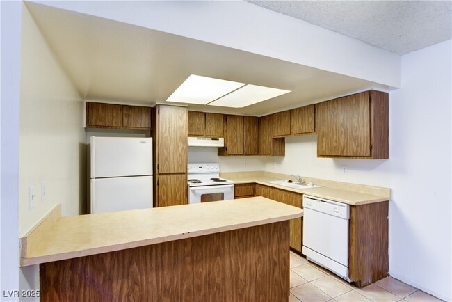 Building Photo - 6200 Camino De Rosa Dr