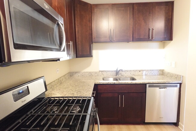 Building Photo - 116 Colonial Pkwy