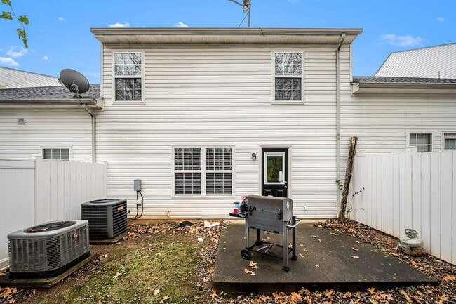 Building Photo - 4910 Laura Jeanne Blvd