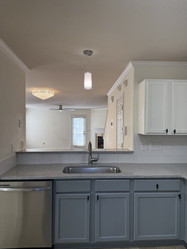 Building Photo - 2809 Fountaingrass Ln