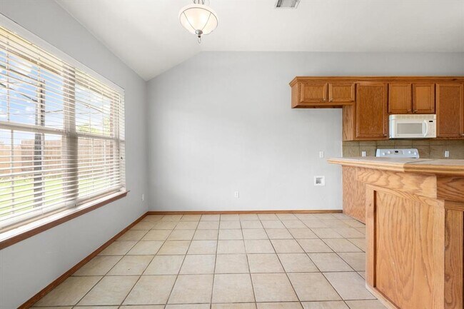 Building Photo - 616 Garrison Ln
