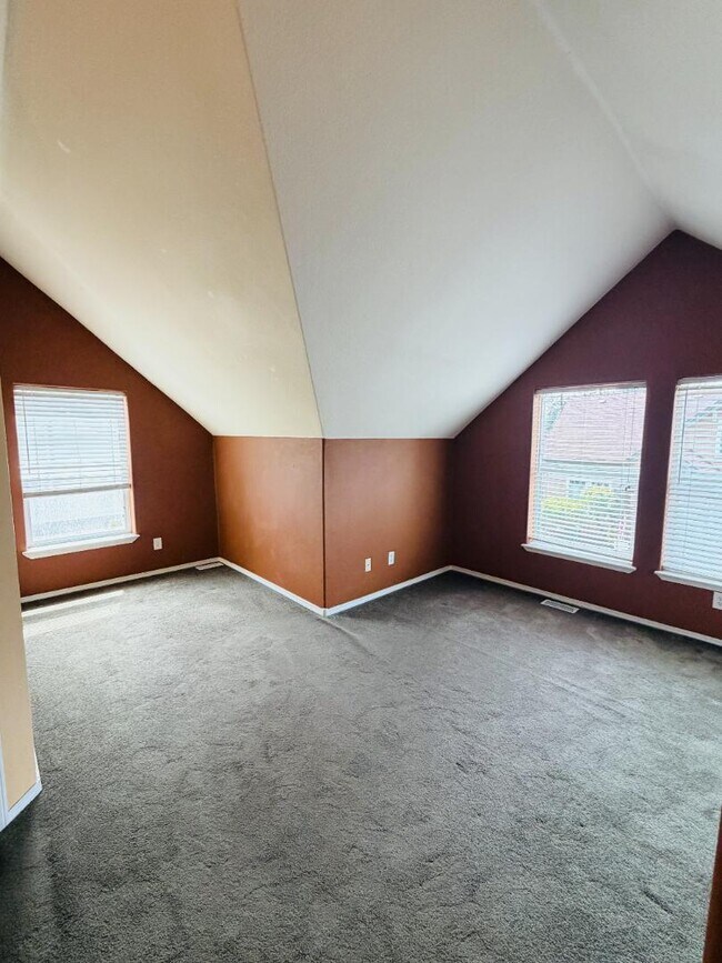 Building Photo - 558 N Tam Rim Dr