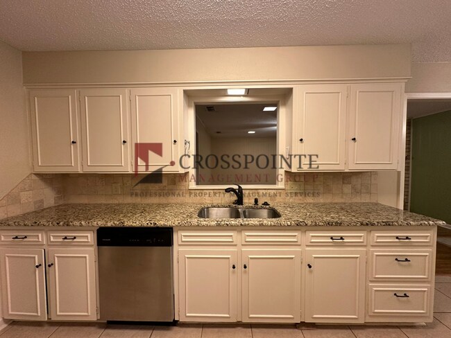 Building Photo - Wonderful updated home near UT Tyler, Available!