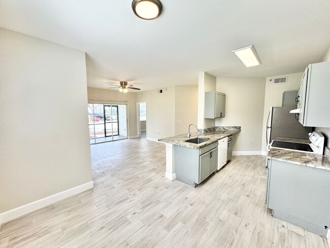 Building Photo - ** FAIRWAY PRESERVE ** 2 BED / 2 BATH COND...