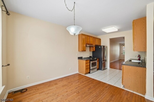Building Photo - 533 Coventry Dr