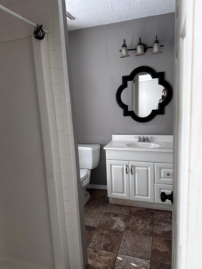 Building Photo - 300 Main St