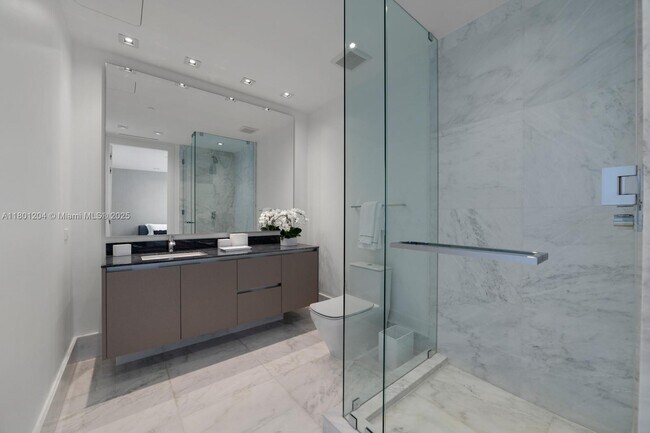 Building Photo - 17141 Collins Ave