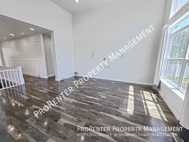 Building Photo - 1308 E Maple Way