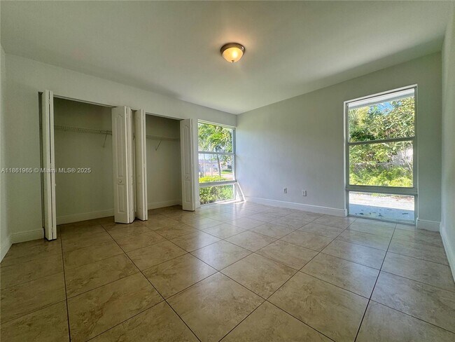 Building Photo - 3420 SW 125th Ct