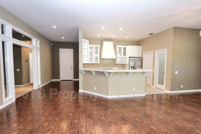 Building Photo - 4107 Ironwood Dr