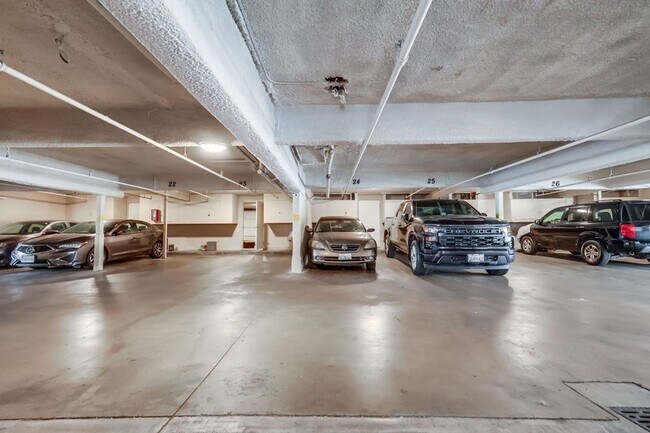 Building Photo - 621 E 99th St