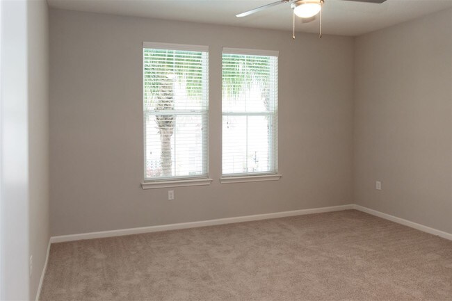 Building Photo - 3165 McCrory Pl