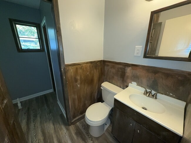 Building Photo - 2732 Woodside Dr