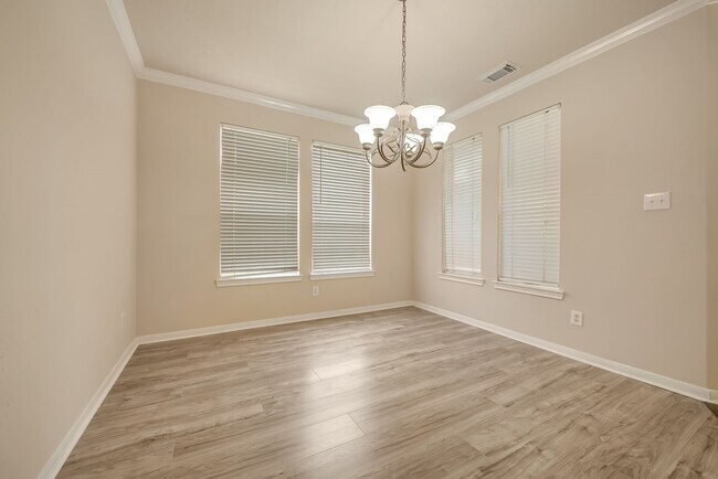 Building Photo - 18106 Linden Forest Ln