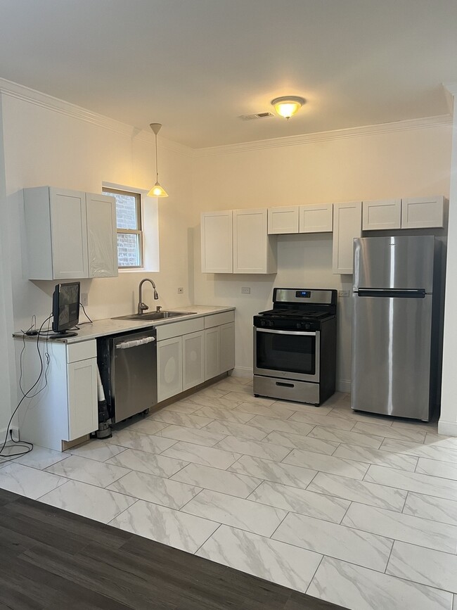 Building Photo - 1453 W Garfield Blvd