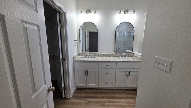 Building Photo - 1004 Killdeer Ct