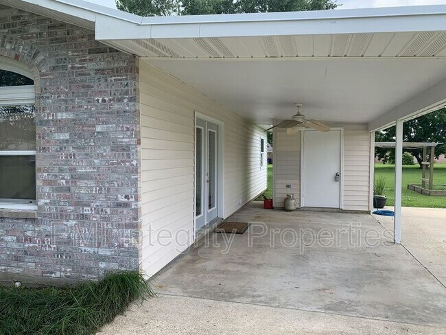 Building Photo - 989 Country Ridge Rd