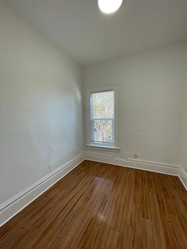 Building Photo - 1024 Wood St