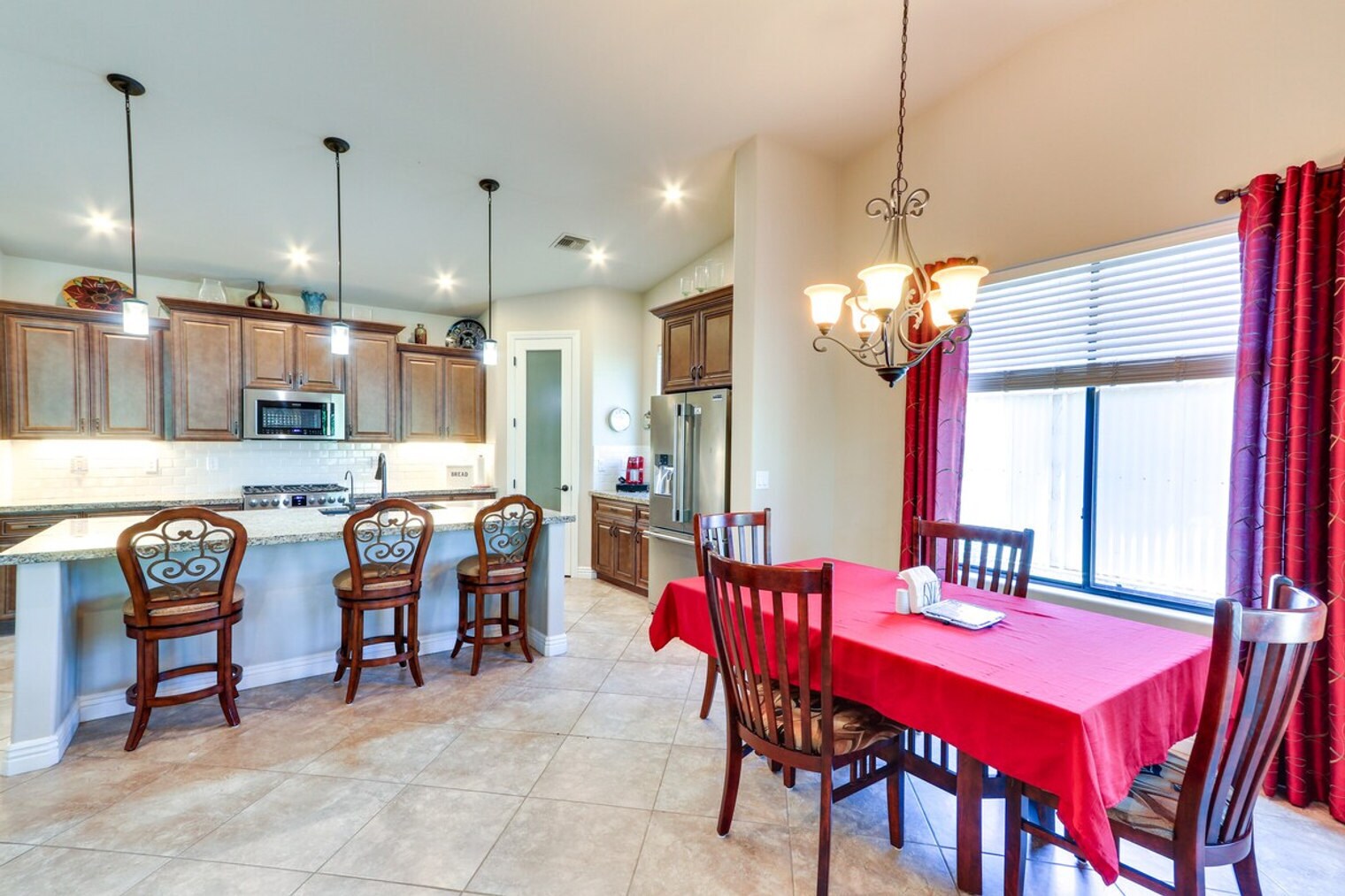 Building Photo - 2514 N Snead Dr