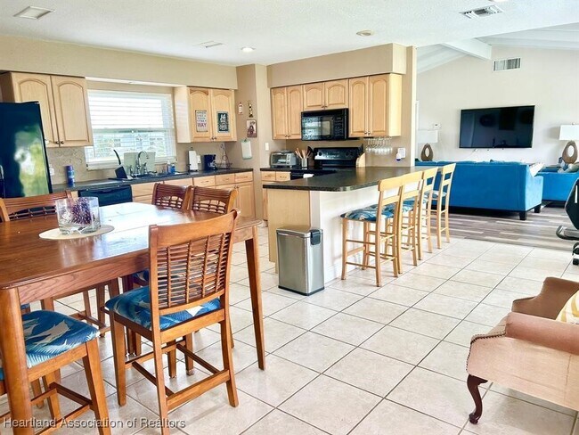 Building Photo - 120 Happiness Ave