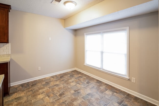 Building Photo - 108 Totem Ct