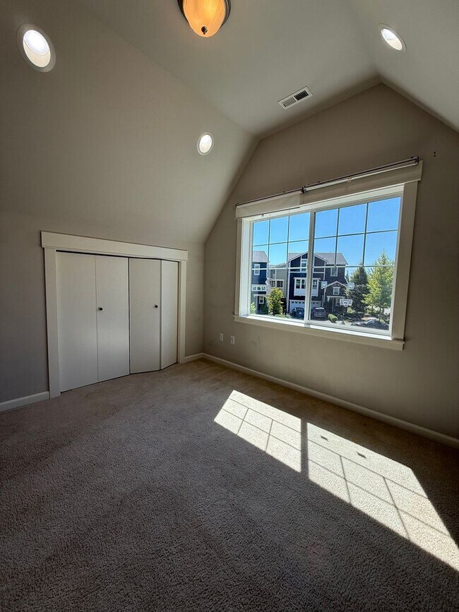 Building Photo - Spacious 3BR + Bonus Timber Creek Home for...