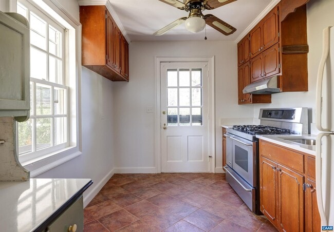 Building Photo - 2929 Green Meadows Ln