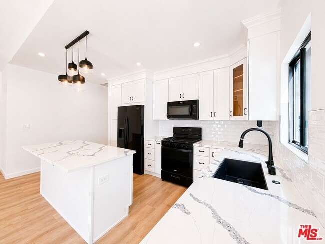 Building Photo - 818 N Genesee Ave