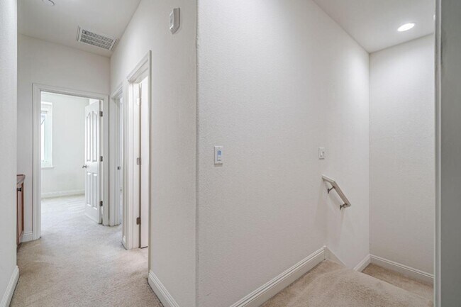 Building Photo - 6704 S Mariposa Ln
