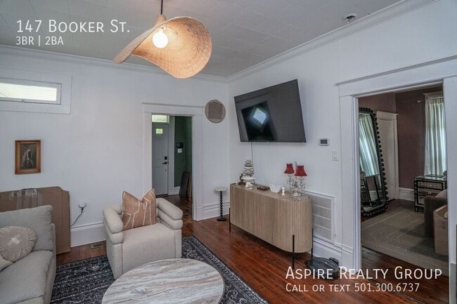 Building Photo - 147 S Booker St