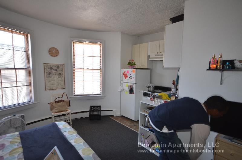 Building Photo - 28 S Huntington Ave