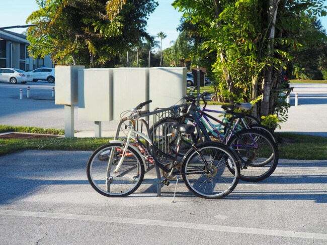 Building Photo - 1575 SW Silver Pine Way