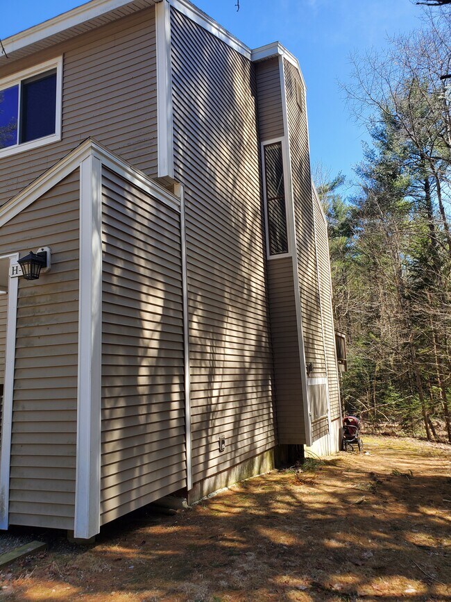 Building Photo - 48 Orris Rd