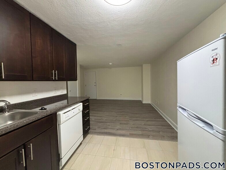 Building Photo - 15 Chester St