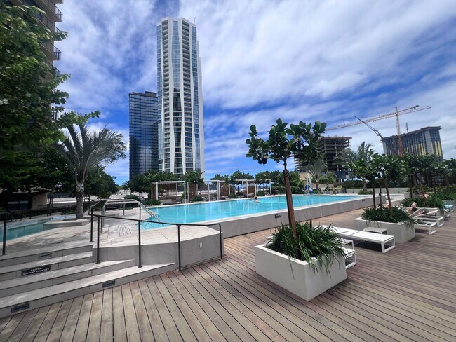 Building Photo - High Floor Kakaako 1 bedroom