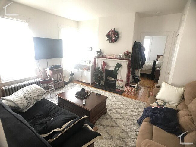 Building Photo - Spacious 1 Bed Close to BU-Close to T and Bus