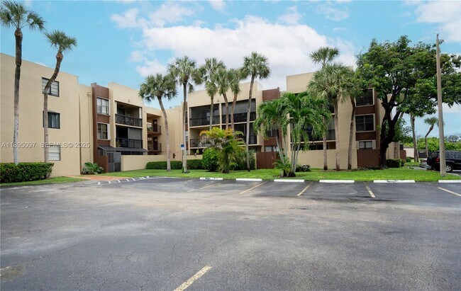 Building Photo - 10875 SW 112th Ave