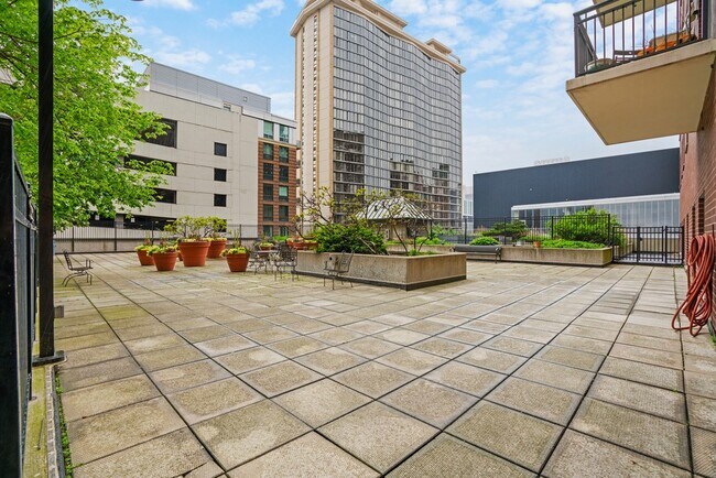 Building Photo - 41 E 8th St