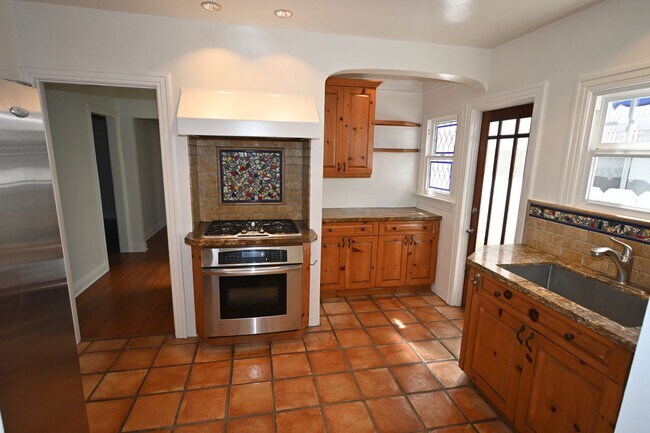 Building Photo - Beautiful 2 Bed 2 Bath Single Story House in Belmont Shore of Long Beach