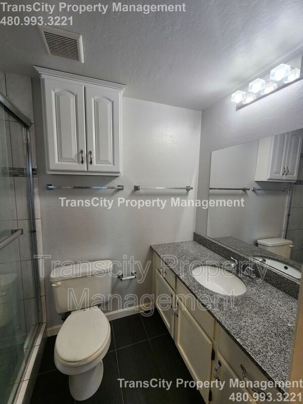 Building Photo - 930 N Mesa Dr