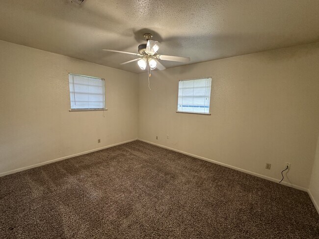 Building Photo - 124 Seaman Dr