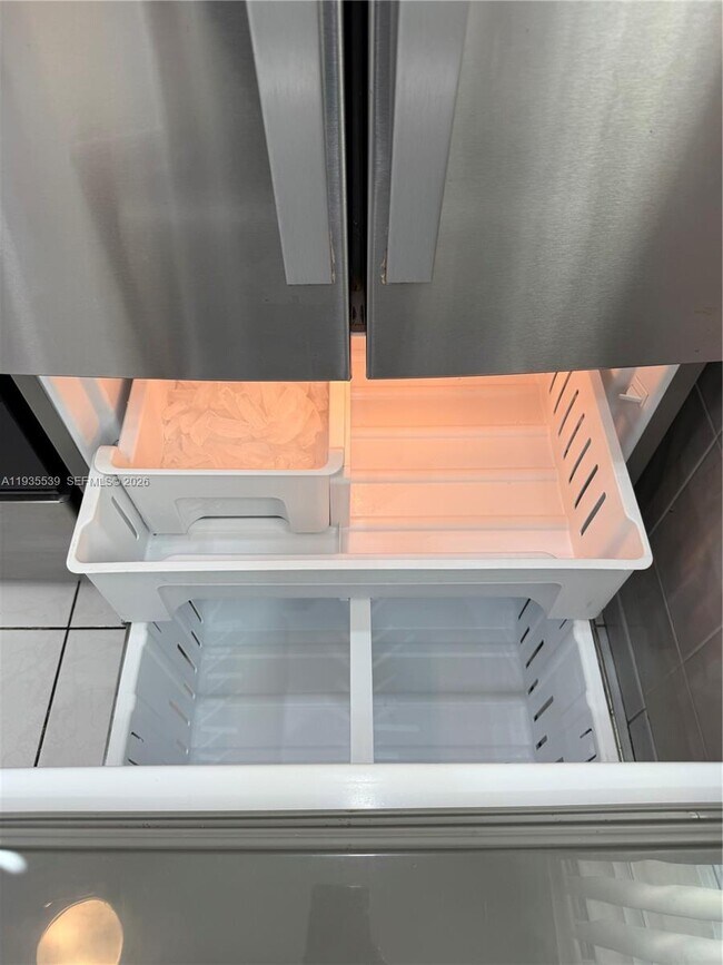 Building Photo - 5061 W Oakland Park Blvd