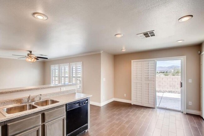 Building Photo - FAMILY FUN AND ENTERTAINMENT CENTRAL