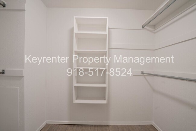 Building Photo - Gorgeous 3 Bedroom Remodel, BA Schools!