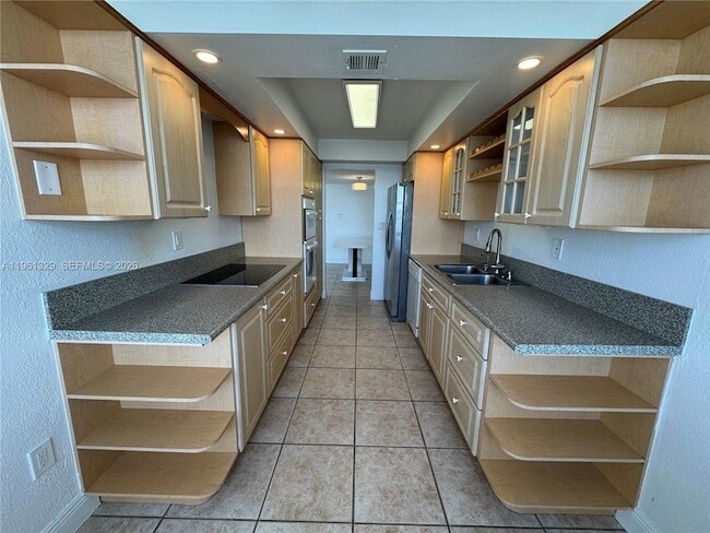 Building Photo - 18041 Biscayne Blvd