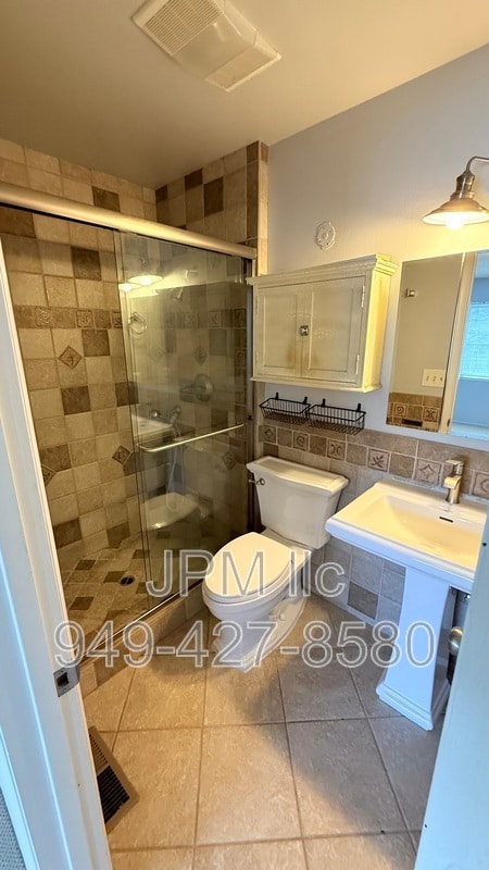 Building Photo - 2565 Van Buren Dr
