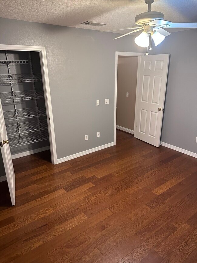 Building Photo - Stunning Custom 4/2, 2380sqft Home with Mo...